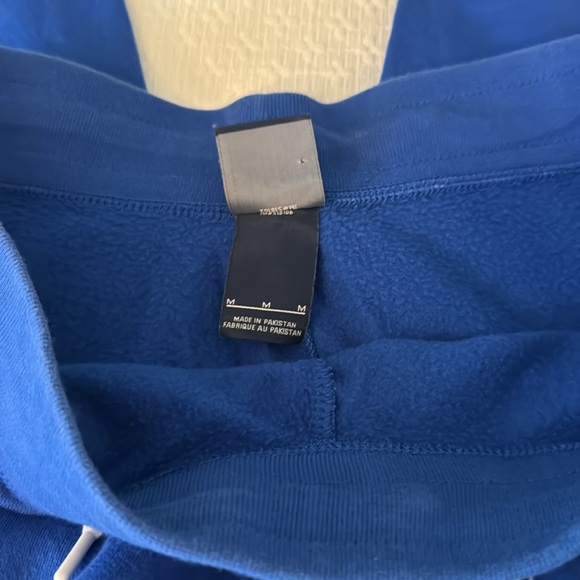 Worn out wear. 3 Pieces. Worn but good condition. All Pieces are size M - Picture 9 of 13